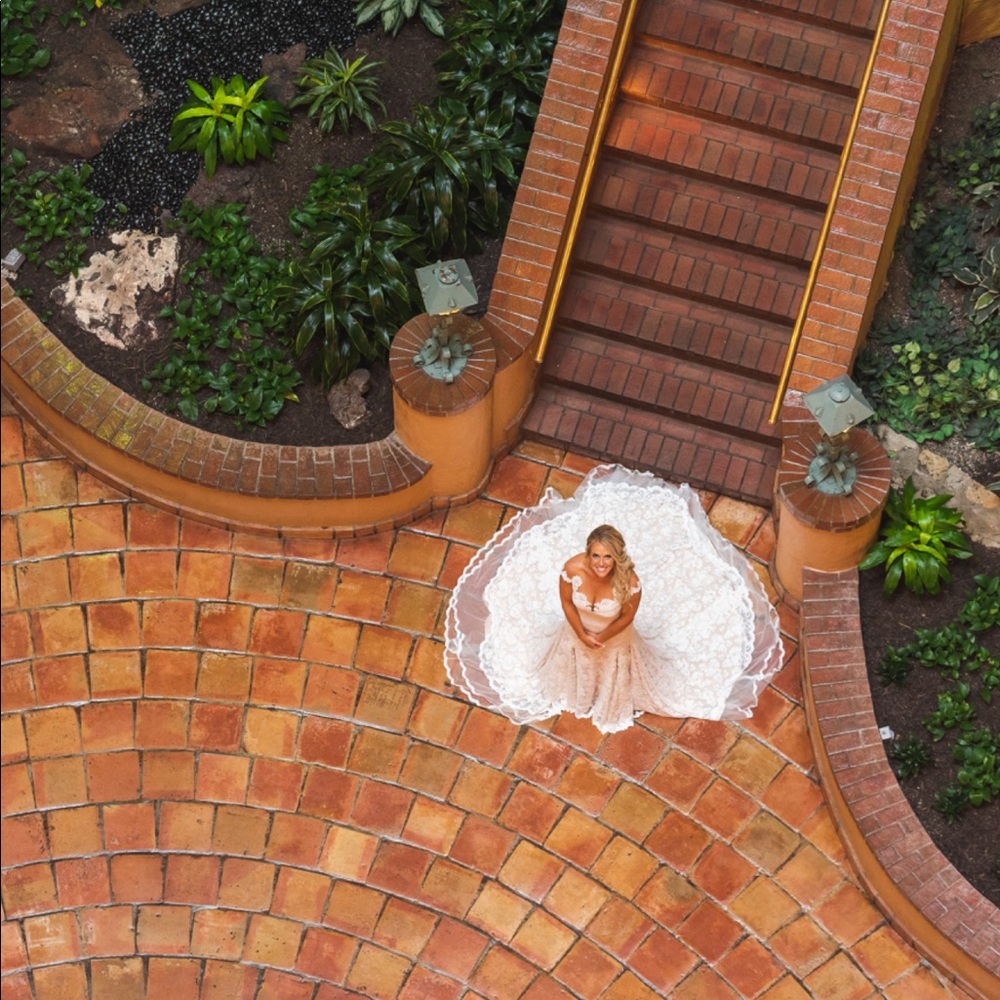 Wedding dress - Picture 7 of 8